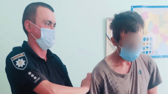 Залез в дом через окно: на Ивано-Франковщине мужчина изнасиловал пенсионерку