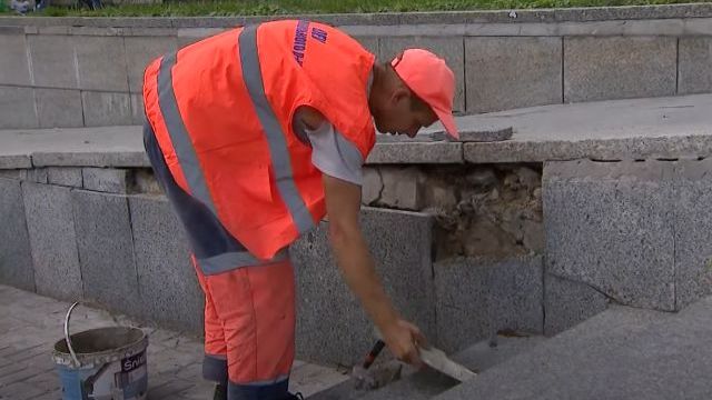 Плиты шатаются и трещат: на Майдане Независимости в Киеве начали ремонт Фото 1 На Майдані Незалежності у Києві розпочали ремонт — стан площі та що змінять Фото 1