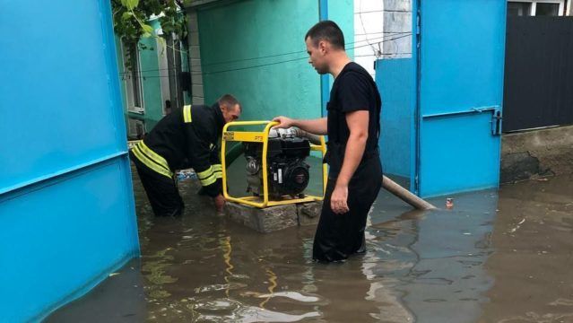 Деревопад, пошкоджені та затоплені будинки: наслідки негоди в Україні Фото 3 Наслідки негоди в Україні (Донецькій, Луганській та Одеській областях) Фото 3