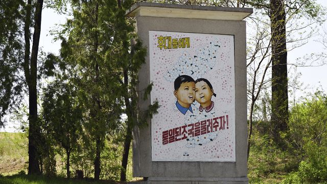 В годовщину окончания войны: Южная Корея и КНДР возобновили телефонную связь