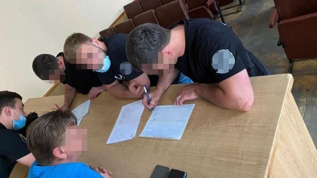 Сутички під Офісом президента: поліція застосувала сльозоточивий газ, є затримані Фото 2 Сутички під Офісом президента – що відомо про протести Фото 2