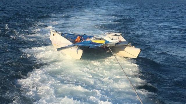 Під Одесою зламаний вітрильний катамаран з пасажирами віднесло у море