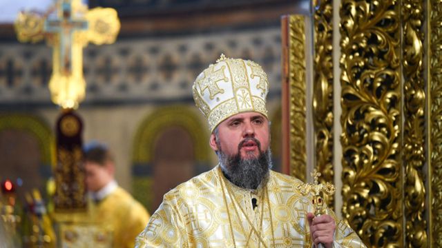 Епіфаній провів літургію у Києво-Печерській лаврі у Вербну неділю – відео