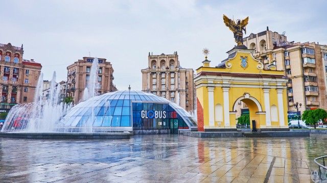 Життя в історичному центрі Києва: переваги та недоліки, про які варто знати Фото 1 Дощ на Майдані Незалежності в Києві