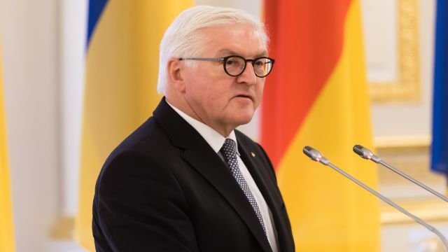 Штайнмаєр закликав Путіна "розв’язати зашморг на шиї України"