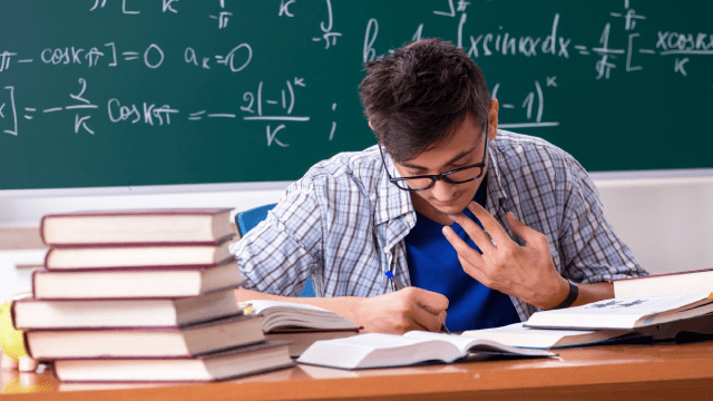 Єдиний на потоці: у Чернігові на вчителя фізики навчається один студент