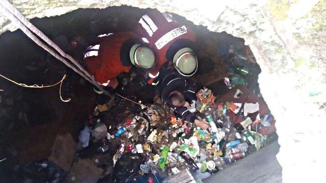 У Трускавці двоє людей впали в чотириметрову яму Фото 1 У Трускавці двоє людей впали в чотириметрову яму Фото 1