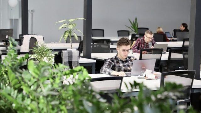 Зупинити міграцію талановитих українців: в Україні з'являться Центри креативної економіки