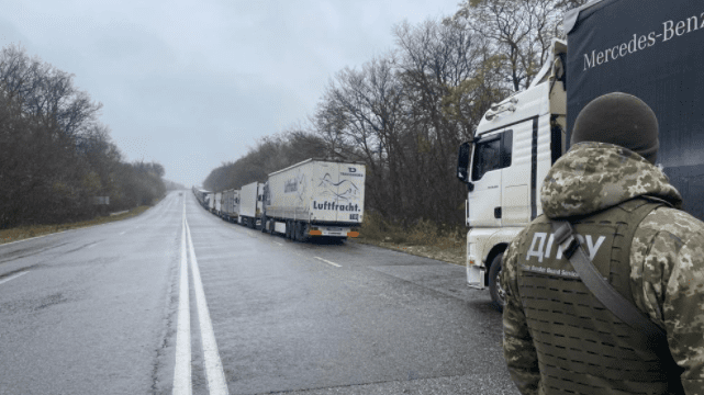 До 100 фур на добу: Росія уповільнила пропуск вантажівок з України Фото 1 Росія уповільнила пропуск вантажівок з України