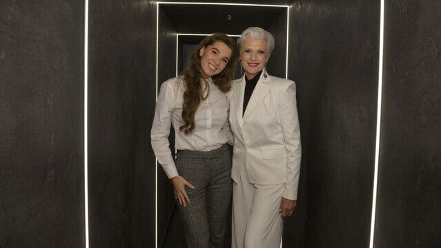 Мей Маск та Альона Шевцова