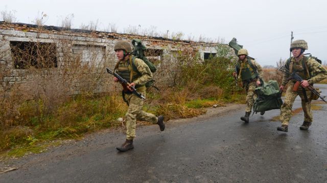 14 обстрілів: бойовики поранили чотирьох українських військових на Донбасі