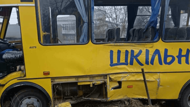 на Львівщині шкілький автобус зіткнувся з вантажівкою