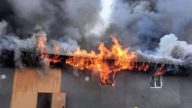 Пожежа у столярному цеху складської будівлі: подробиці пожежі на Кіровоградщині
