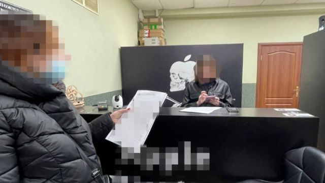 Взламывали телефоны и копировали данные: СБУ разоблачила группу хакеров