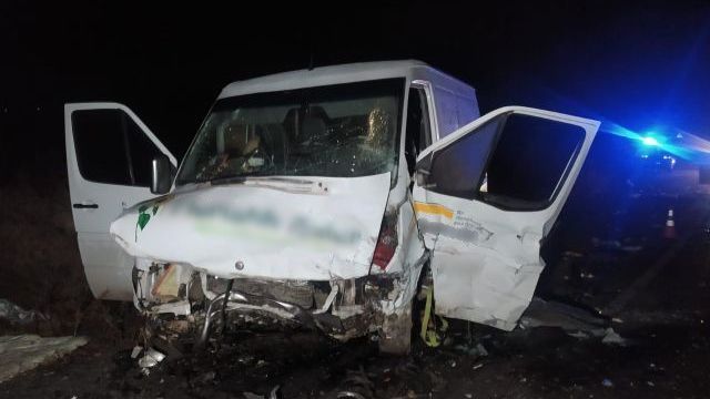 Под Винницей легковушка врезалась в микроавтобус: двое погибших, восемь пострадавших Фото 1 ДТП на трассе возле села Алексеевка: подробности аварии под Винницей Фото 1