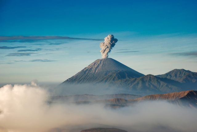 вулкан Семеру Semeru Indonesia