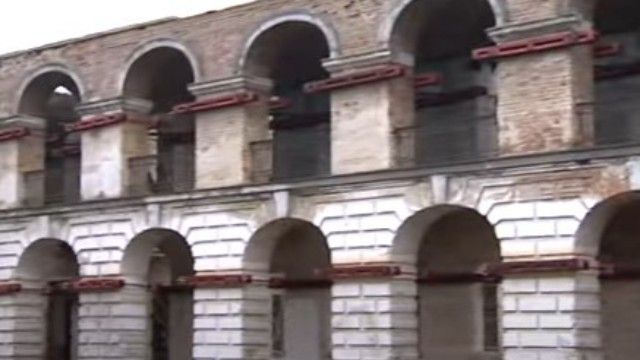 Гостинний двір у Києві