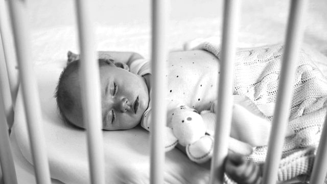 Поки мати випивала в гостях у знайомих: під Черкасами померло немовля