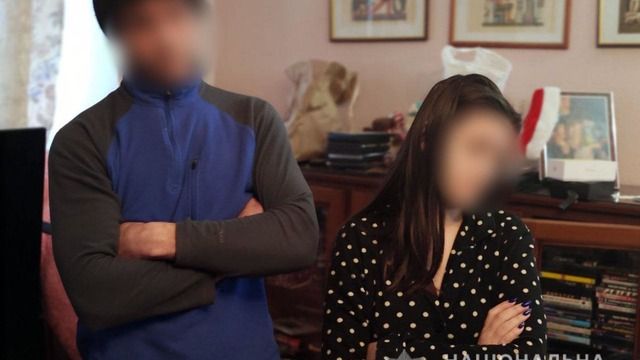 Розповсюдження порнографії: на донеччині провели обшук у квартирі двох дівчат та хлопця
