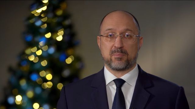 Новый год 2022: Шмыгаль поздравил украинцев с зимними праздниками