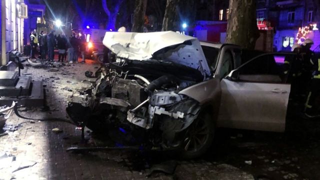 П’яний одесит на BMW протаранив Ладу і дві опори електромережі, є постраждалі