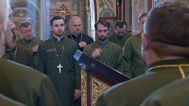 Рівень зарплатні та соцпакет: що передбачає закон про Службу військового капеланства
