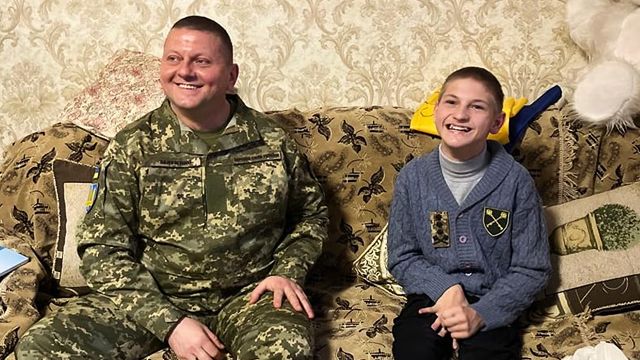 Главнокомандующий ВСУ Залужный осуществил мечту 16-летнего поэта с диагнозом ДЦП