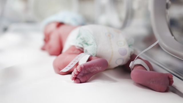 На Закарпатье женщина отнесла на мусорку новорожденного ребенка своей 16-летней дочери