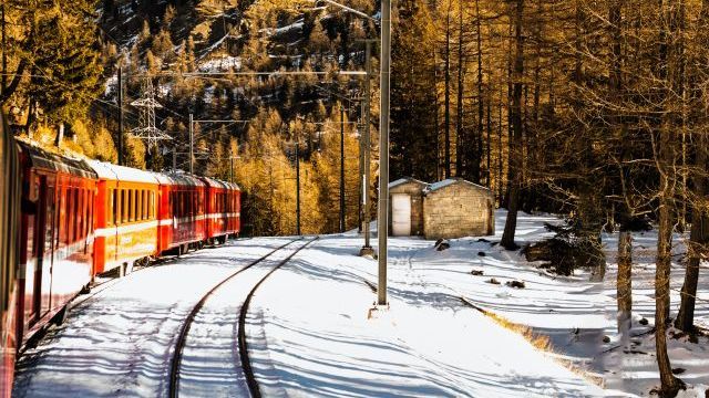 В Укрзализныце рассказали, сколько пассажиров воспользовались поездами на праздники