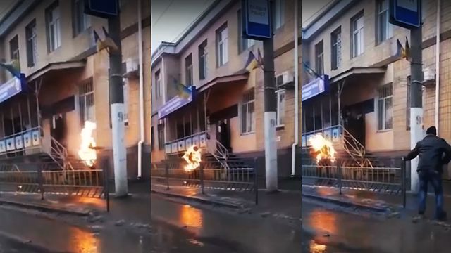 Спасали случайные прохожие: в Одесской области мужчина поджег себя под отделением полиции