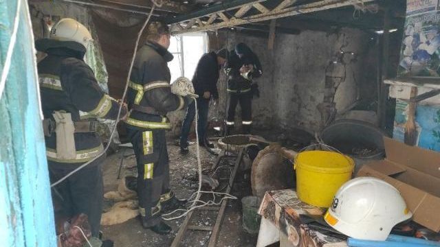 Під Харковом жінка втратила рівновагу та впала у 12-метровий колодязь