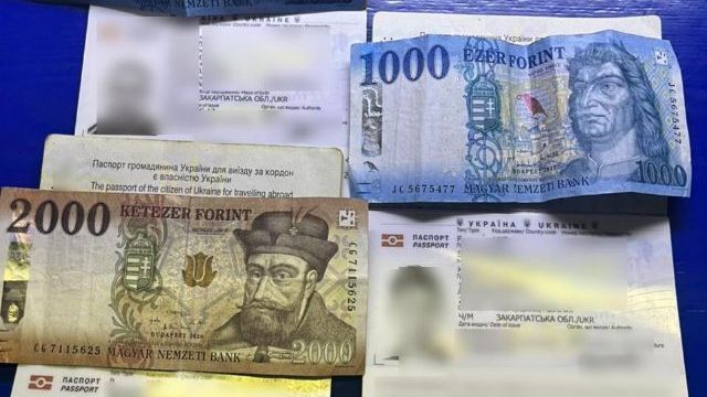 Четверо украинцев пытались избежать самоизоляции взяткой после поездки из-за границы