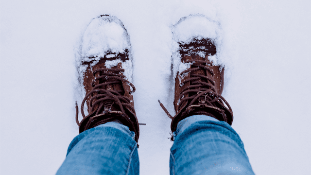 Як доглядати взуття взимку