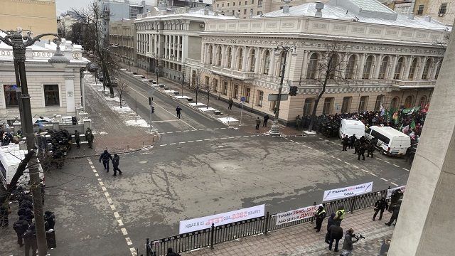Під Радою протестують ФОПи: рух на Грушевського перекрили Фото 2 Під Радою знову протестують ФОПи Фото 2
