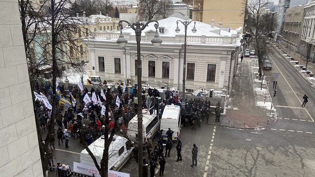 Під Радою протестують ФОПи: рух на Грушевського перекрили Фото 3 Під Радою знову протестують ФОПи Фото 3