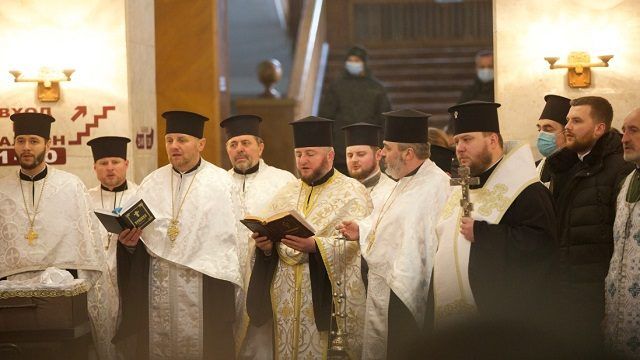 В Днепре прощаются с пятью погибшими нацгвардейцами Фото 3 У Дніпрі пройшла панахида за п'ятьма загиблими нацгвардійцями Фото 3