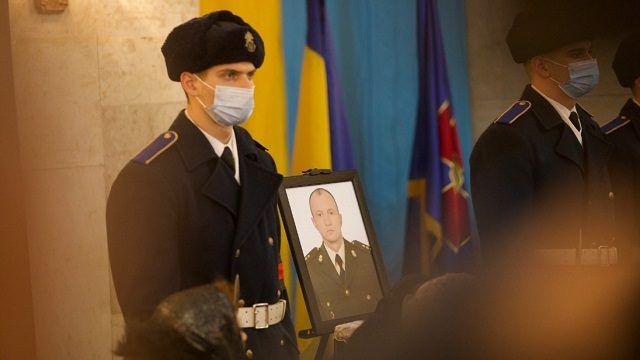 В Днепре прощаются с пятью погибшими нацгвардейцами Фото 2 У Дніпрі пройшла панахида за п'ятьма загиблими нацгвардійцями Фото 2