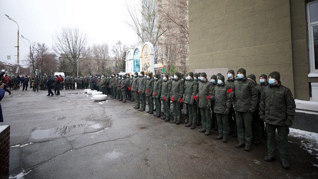 В Днепре прощаются с пятью погибшими нацгвардейцами Фото 4 У Дніпрі пройшла панахида за п'ятьма загиблими нацгвардійцями Фото 4