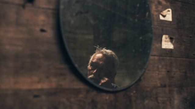 Суд Англії звільнив від в’язниці чоловіка, який 40 років разом із батьком утримував раба