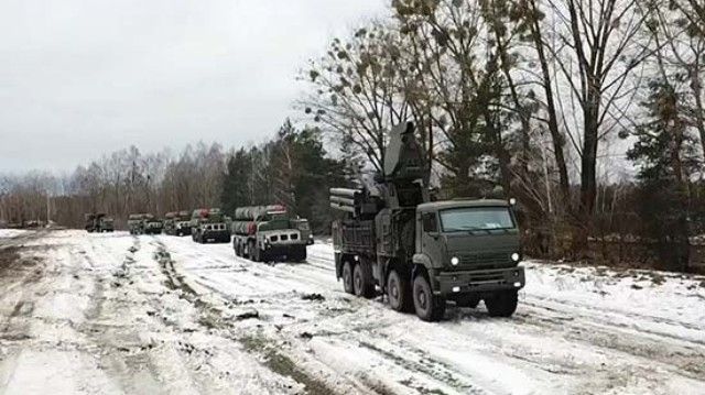 Бойові розрахунки ЗРК С-400 РФ
