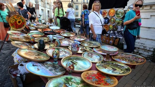 В Киеве на Андреевском спуске собираются запретить продажу сувениров и картин
