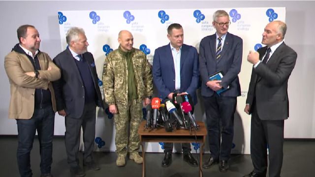 У Дніпрі європейські дипломати виступили на підтримку України у День єднання