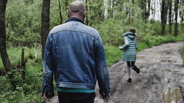 Предлагал конфеты, насиловал и снимал на камеру: в Энергодаре разыскивается педофил