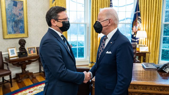 Будет война: Кулеба рассказал о предупреждении Байдена