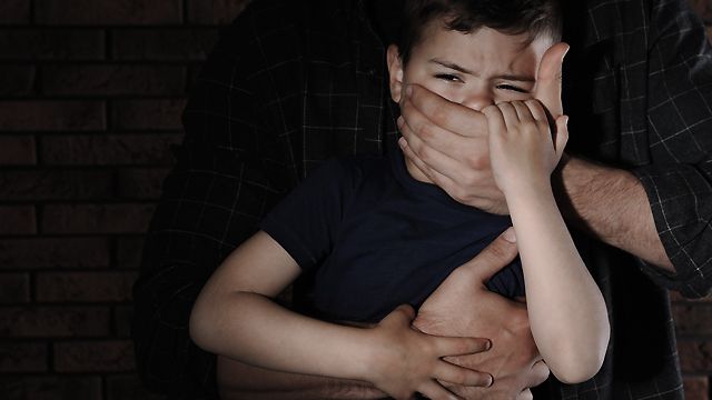 Приглашал маленьких мальчиков в гости: на Львовщине осудили 65-летнего серийного педофила