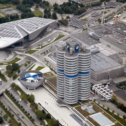 Porsche та BMW закривають заводи без запчастин з України
