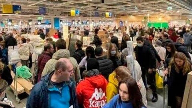У Росії хаос! Громадяни запасаються імпортними товарами
