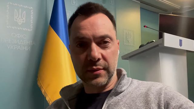 После событий в Мариуполе Арестович предупредил РФ, что “начнется совсем другая война”