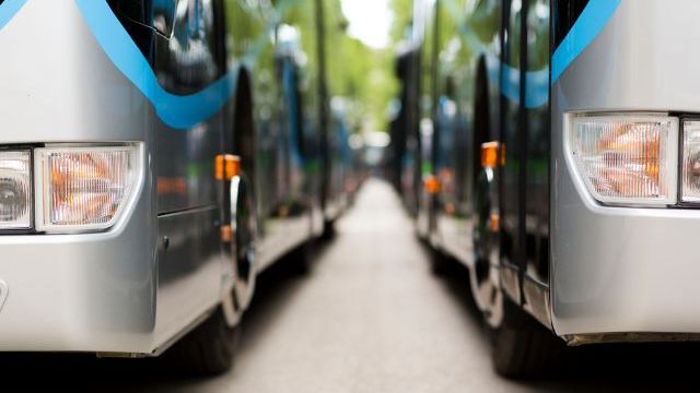 Украина призывает жителей Луганской области эвакуироваться: где стоят автобусы
