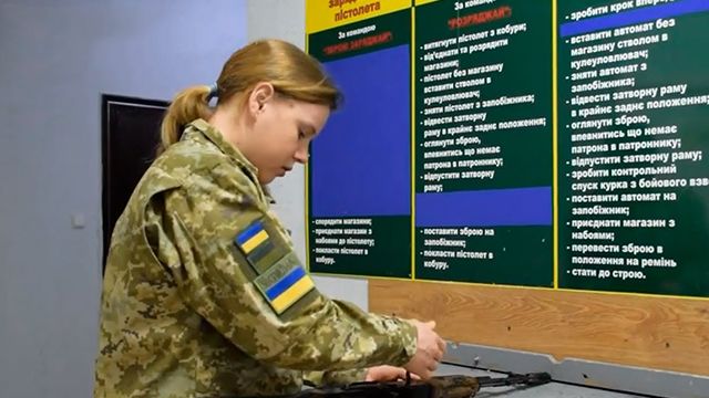 Автомат замість біатлонної гвинтівки: як українські спортсмени підтримують Батьківщину